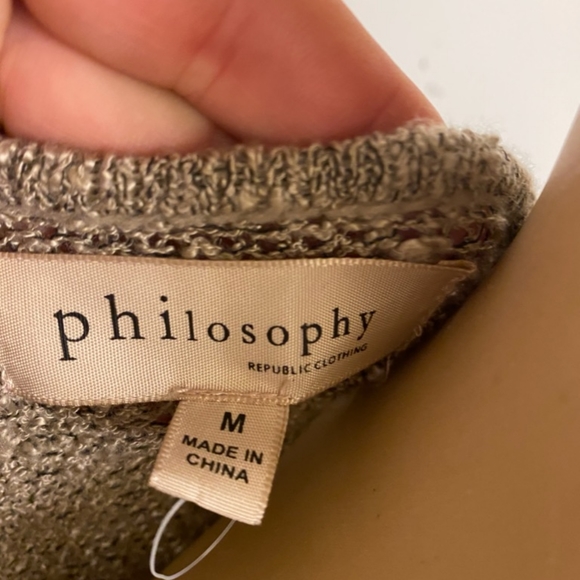 Classy Women's Crew Neck Sweater - Picture 3 of 4